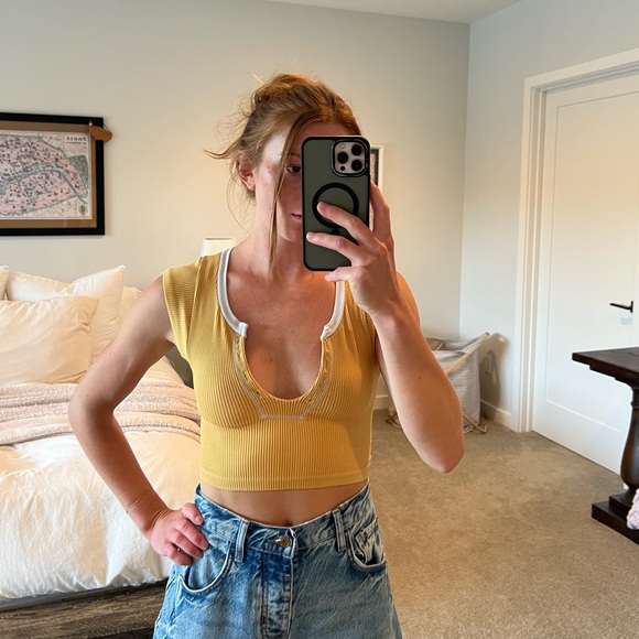 Urban Outfitters out from under go for gold seamless top - Picture 2 of 5